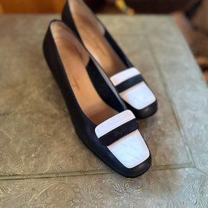 SALVATORE FERRAGAMO Davidia Navy and White Block Heel Shoes - 8 ½